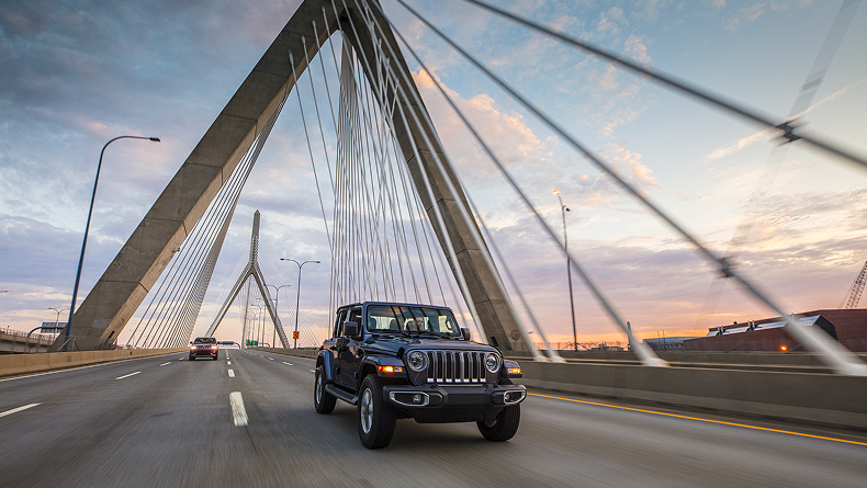 Czynności w ramach przeglądu Jeep® wykonywane przez mechaników