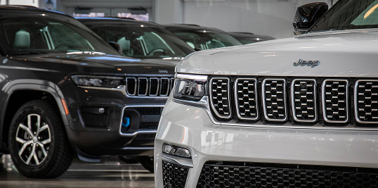 Naprawa nadwozia i szyb Jeep® wykonywana przez certyfikowanych specjalistów